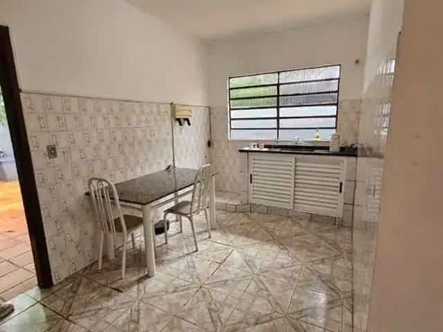 Casa / Sobrado para Locação em Londrina/PR Vila Casoni 2 Quartos