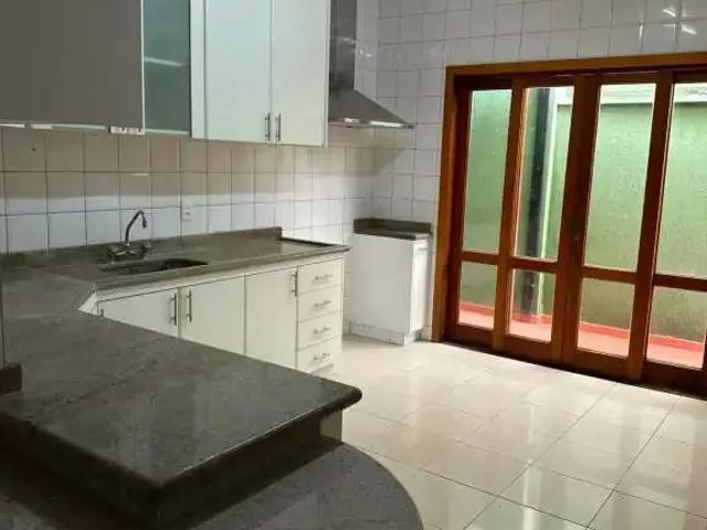Casa / Sobrado para Locação em Londrina/PR Bela Suiça 4 Quartos