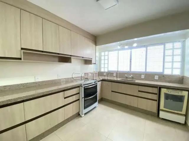 Casa / Sobrado para Locação em Londrina/PR Bela Suiça 5 Quartos