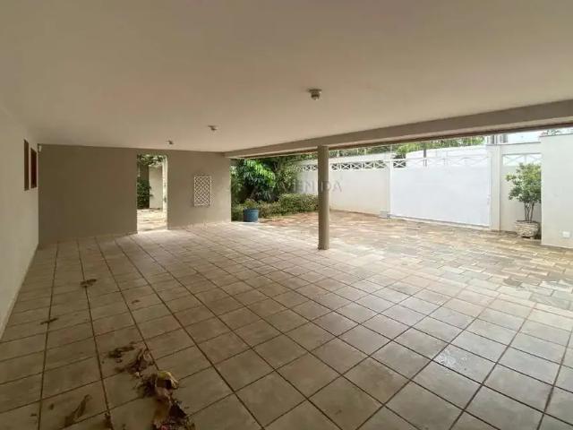 Casa / Sobrado para Locação em Londrina/PR Bela Suiça 6 Quartos