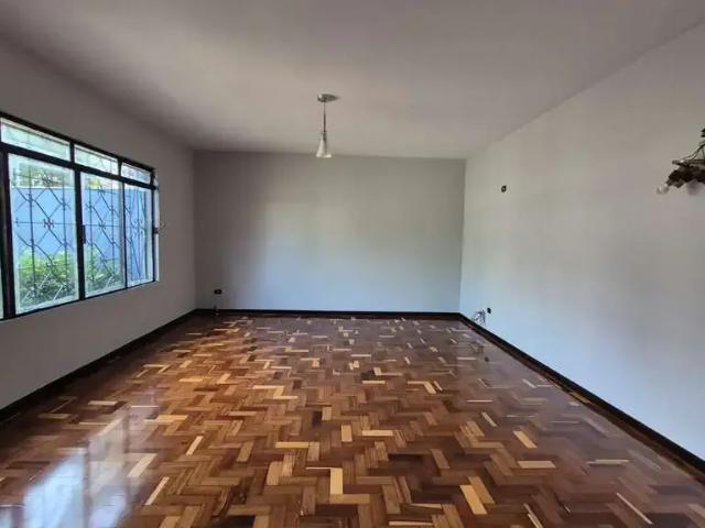 Casa / Sobrado para Locação em Londrina/PR Champagnat 5 Quartos