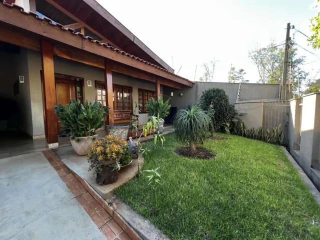 Casa / Sobrado para Locação em Londrina/PR Guanabara 5 Quartos