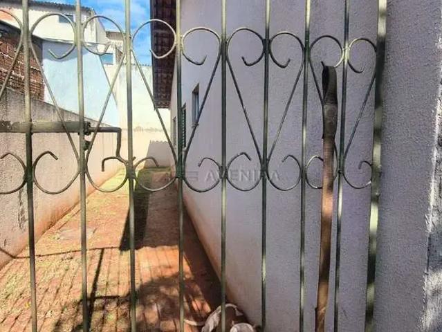 Casa / Sobrado para Locação em Londrina/PR Jardim Belém 3 Quartos