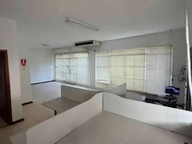 Casa / Sobrado para Locação em Londrina/PR Jardim Shangri la 3 Quartos