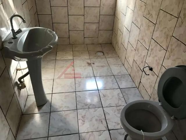 Casa / Sobrado para Locação em Londrina/PR Portuguesa 2 Quartos