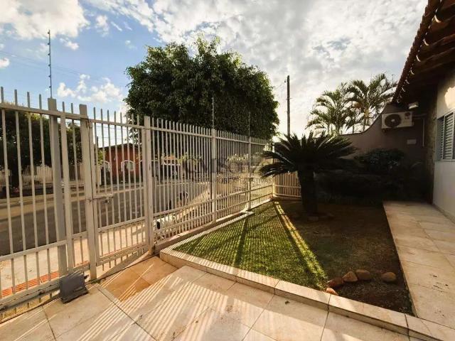 Casa / Sobrado para Locação em Londrina/PR Santos Dumont 4 Quartos