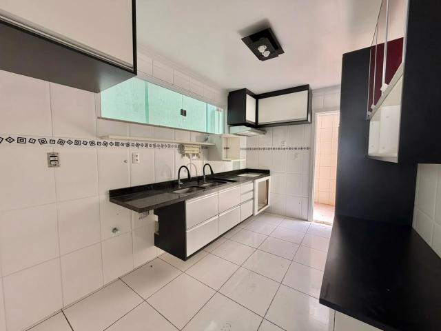 Casa / Sobrado para Locação em Lauro de Freitas/BA Buraquinho 4 Quartos