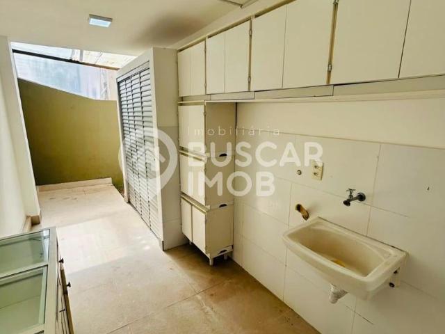 Casa / Sobrado para Locação em Lauro de Freitas/BA Buraquinho 5 Quartos