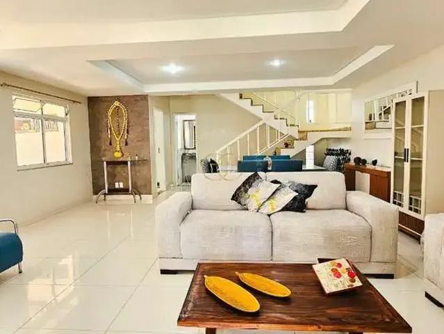 Casa / Sobrado para Locação em Lauro de Freitas/BA Buraquinho 5 Quartos