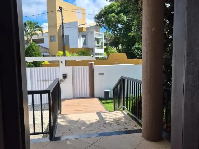 Casa / Sobrado para Locação em Lauro de Freitas/BA Portão 4 Quartos