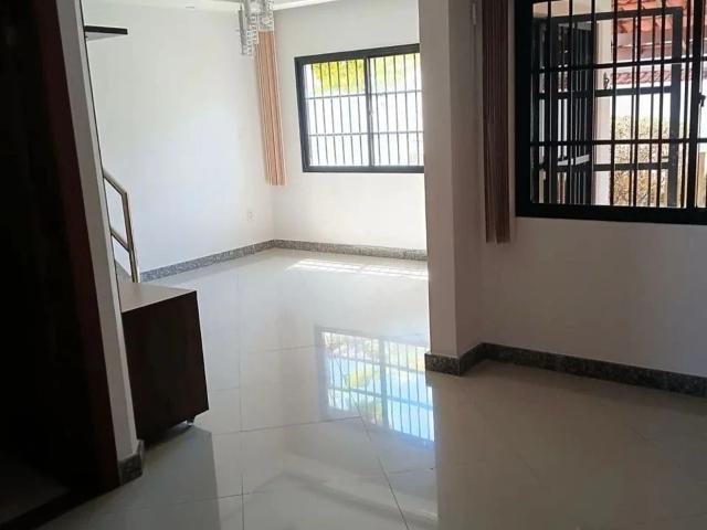 Casa / Sobrado para Locação em Lauro de Freitas/BA Recreio Ipitanga 4 Quartos