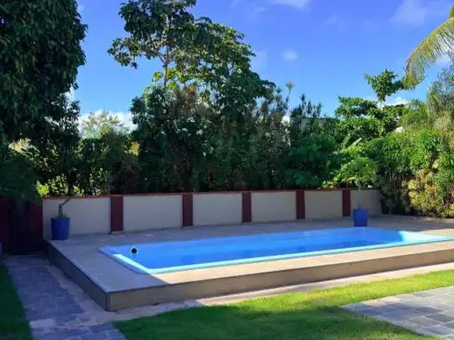 Casa / Sobrado para Locação em Lauro de Freitas/BA Vilas do Atlantico 4 Quartos