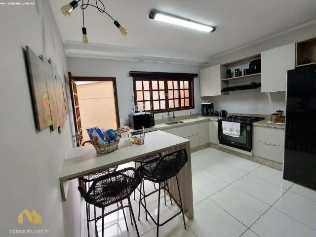 Casa / Sobrado para Locação em Mogi das Cruzes/SP Centro 4 Quartos