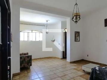 Casa / Sobrado para Locação em Mogi das Cruzes/SP Centro 4 Quartos