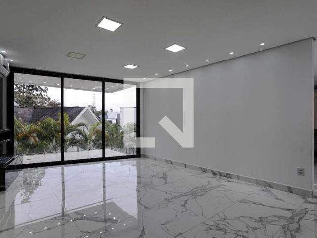 Casa / Sobrado para Locação em Mogi das Cruzes/SP Jardim Rubi 3 Quartos