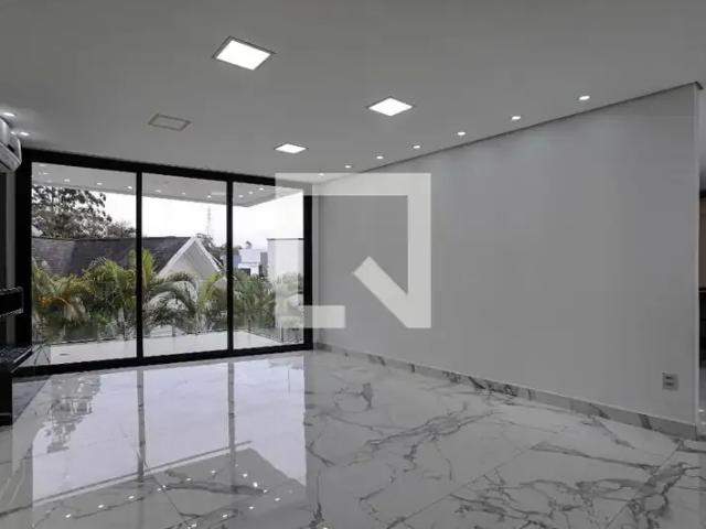 Casa / Sobrado para Locação em Mogi das Cruzes/SP Jardim Rubi 3 Quartos