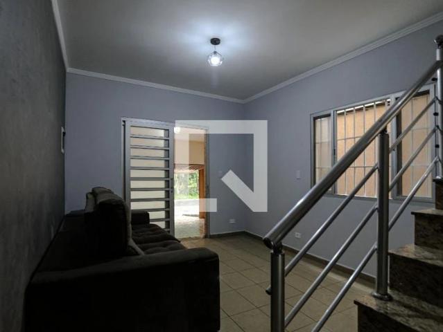 Casa / Sobrado para Locação em Mogi das Cruzes/SP Jardim Rubi 2 Quartos