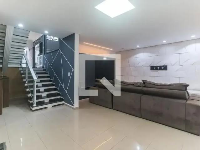 Casa / Sobrado para Locação em Mogi das Cruzes/SP Vila Oliveira 5 Quartos