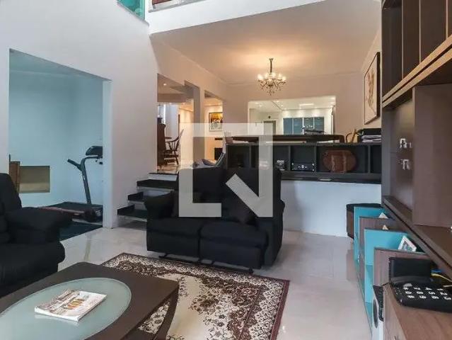 Casa / Sobrado para Locação em Mogi das Cruzes/SP Vila Oliveira 3 Quartos