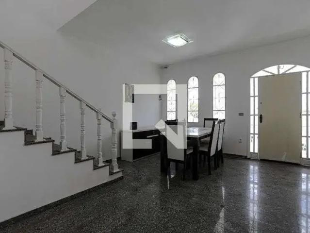 Casa / Sobrado para Locação em Mogi das Cruzes/SP Vila Oliveira 3 Quartos