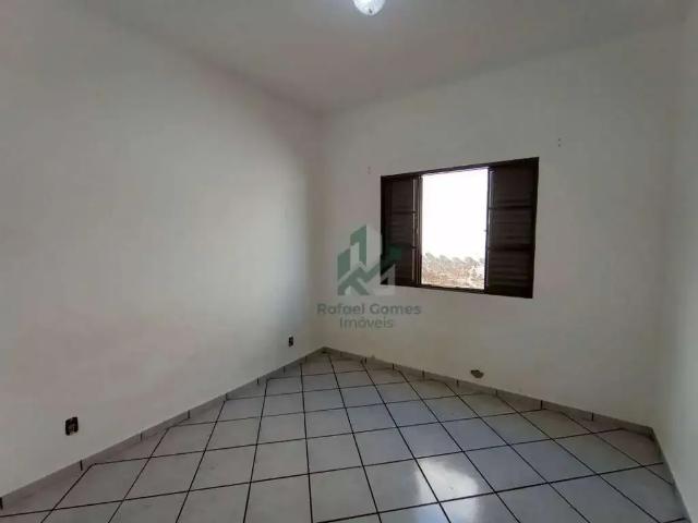 Casa / Sobrado para Locação em Mogi Guaçu/SP Arruamento Primavera 4 Quartos