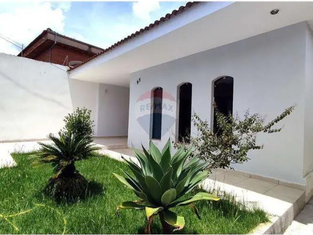Casa / Sobrado para Locação em Mogi Guaçu/SP Capela 3 Quartos