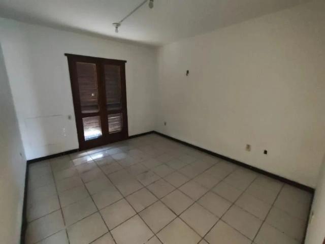 Casa / Sobrado para Locação em Macaé/RJ Cancela Preta 3 Quartos