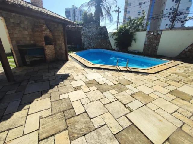 Casa / Sobrado para Locação em Macaé/RJ Cancela Preta 6 Quartos