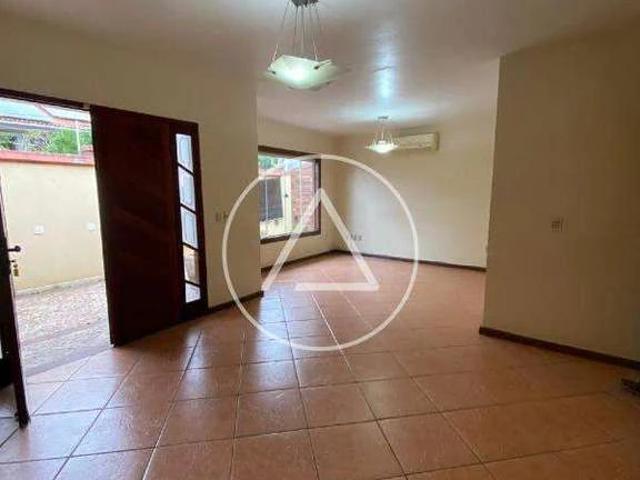 Casa / Sobrado para Locação em Macaé/RJ Cavaleiros 3 Quartos