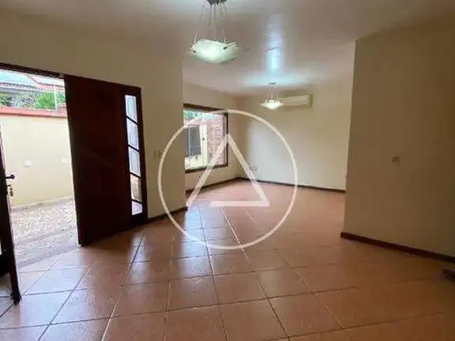 Casa / Sobrado para Locação em Macaé/RJ Cavaleiros 3 Quartos