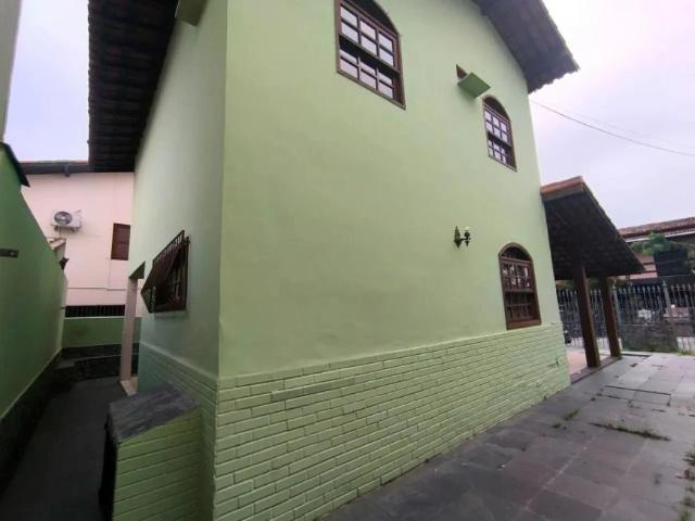 Casa / Sobrado para Locação em Macaé/RJ Costa do Sol 3 Quartos