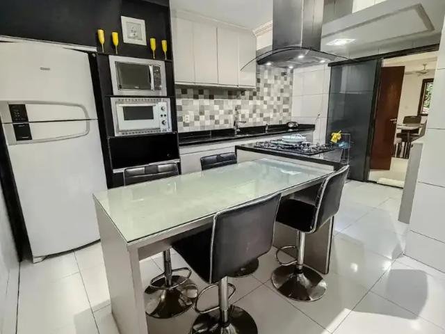 Casa / Sobrado para Locação em Macaé/RJ Glória 3 Quartos