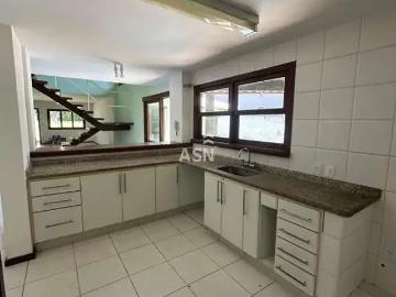 Casa / Sobrado para Locação em Macaé/RJ Glória 3 Quartos
