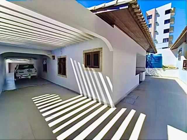 Casa / Sobrado para Locação em Macaé/RJ Riviera Fluminense 5 Quartos
