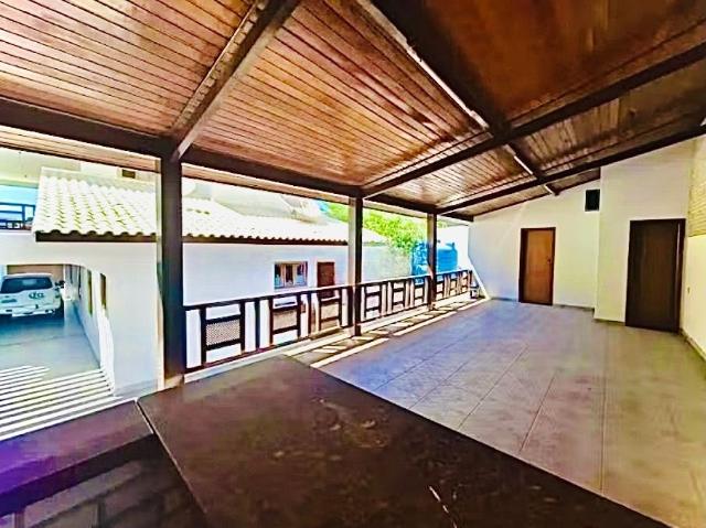 Casa / Sobrado para Locação em Macaé/RJ Riviera Fluminense 5 Quartos