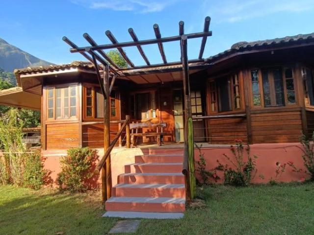 Casa / Sobrado para Locação em Macaé/RJ Serra da Cruz 3 Quartos