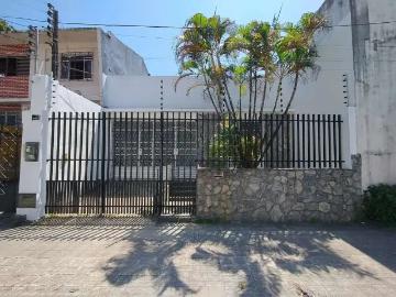 Casa / Sobrado para Locação em Maceió/AL Farol 3 Quartos