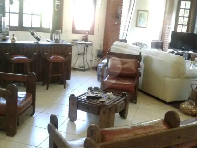 Casa / Sobrado para Locação em Mairiporã/SP Serra da Cantareira 4 Quartos