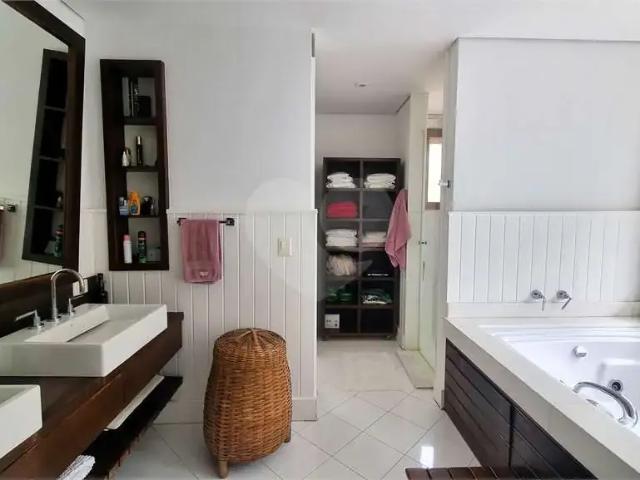 Casa / Sobrado para Locação em Mairiporã/SP Serra da Cantareira 5 Quartos