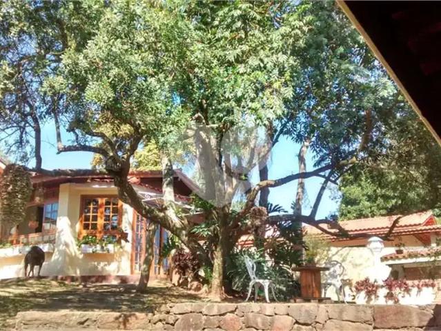 Casa / Sobrado para Locação em Mairiporã/SP Roseira 3 Quartos