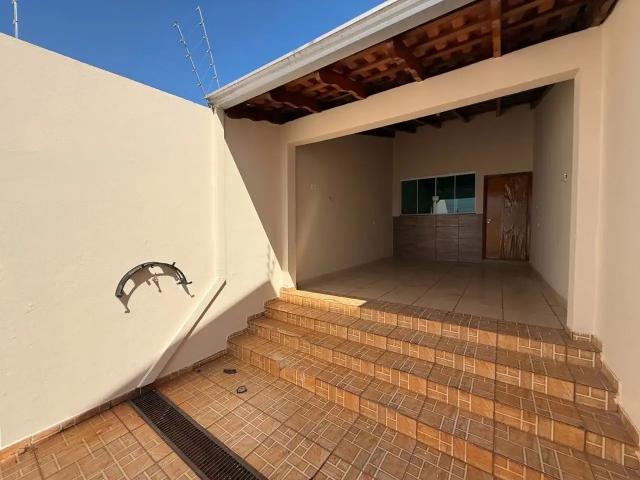 Casa / Sobrado para Locação em Maringá/PR Jardim Universo 2 Quartos