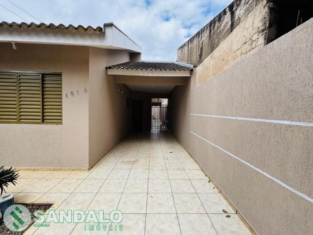Casa / Sobrado para Locação em Maringá/PR Jardim Diamante 3 Quartos