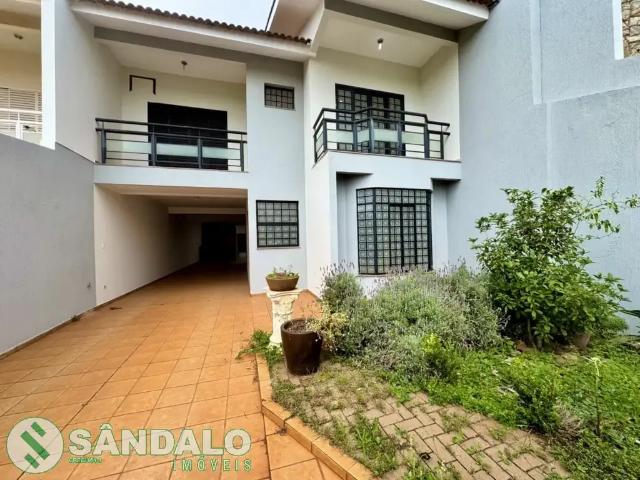 Casa / Sobrado para Locação em Maringá/PR Jardim Higienópolis 4 Quartos
