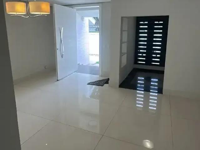 Casa / Sobrado para Locação em Maringá/PR Zona 04 2 Quartos
