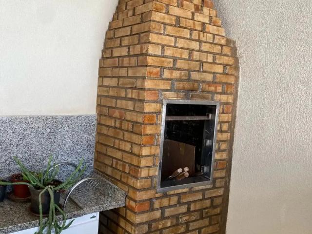 Casa / Sobrado para Locação em Maringá/PR Zona 05 4 Quartos
