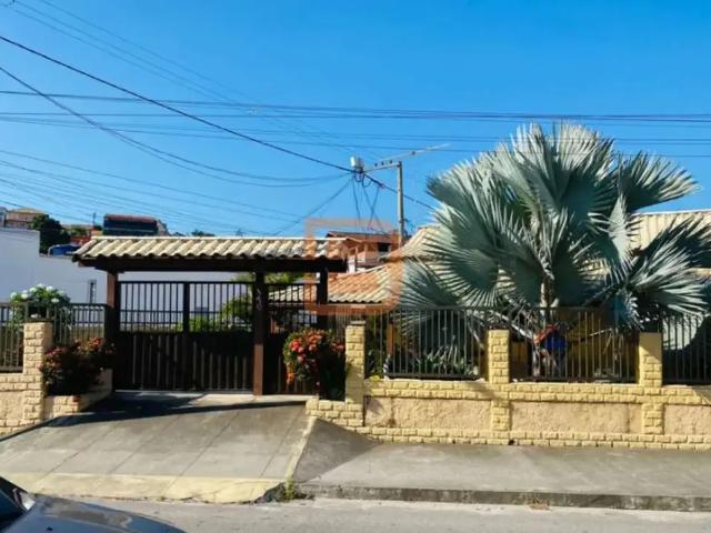 Casa / Sobrado para Locação em Maricá/RJ Centro 4 Quartos