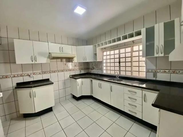 Casa / Sobrado para Locação em Marília/SP Jardim Itaipu 3 Quartos