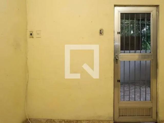 Casa / Sobrado para Locação em Mesquita/RJ Rocha Sobrinho 2 Quartos