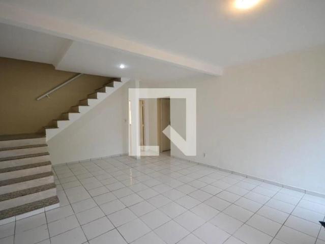 Casa / Sobrado para Locação em Nova Iguaçu/RJ Vila Maranhão 2 Quartos