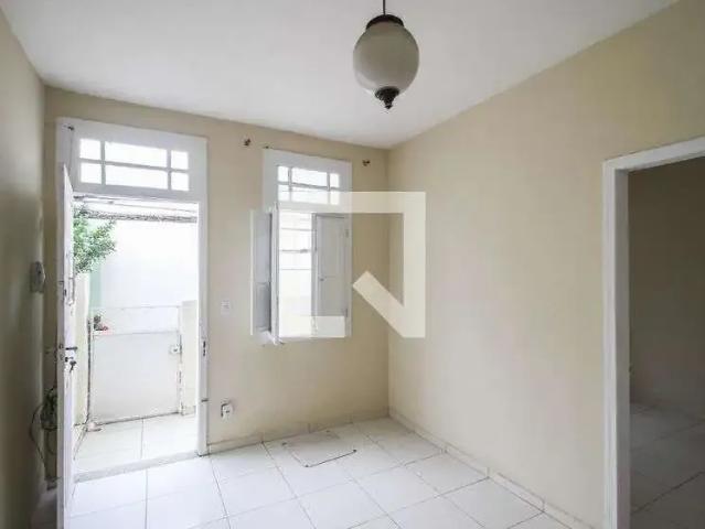 Casa / Sobrado para Locação em Nova Iguaçu/RJ Centro 2 Quartos